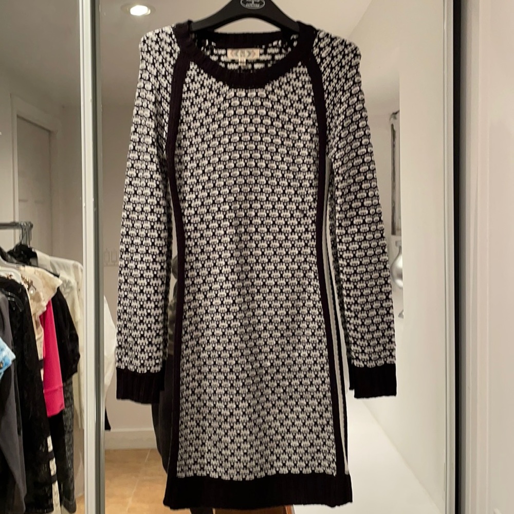 Pink Rose sweater dress never worn size medium perfect for autumn or winter!